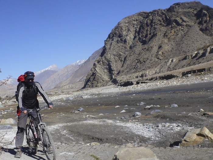 Rick cycling Annapurna, Nepal